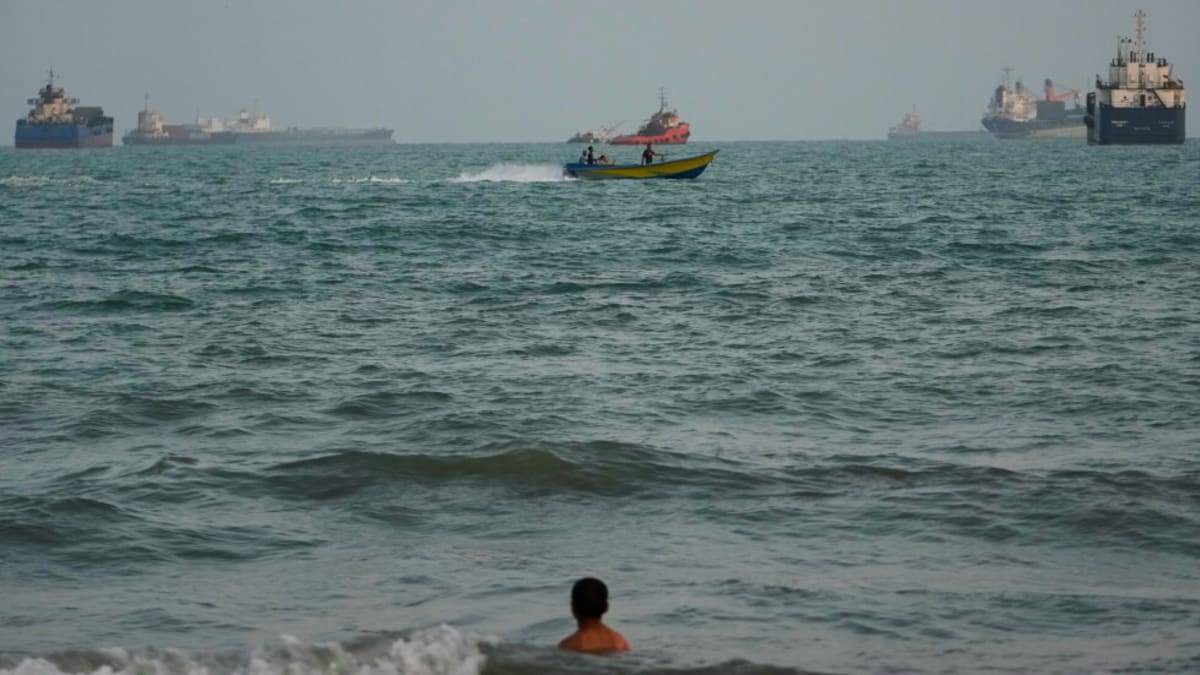 US Strikes Iranian Oil Tankers After Missile Attack