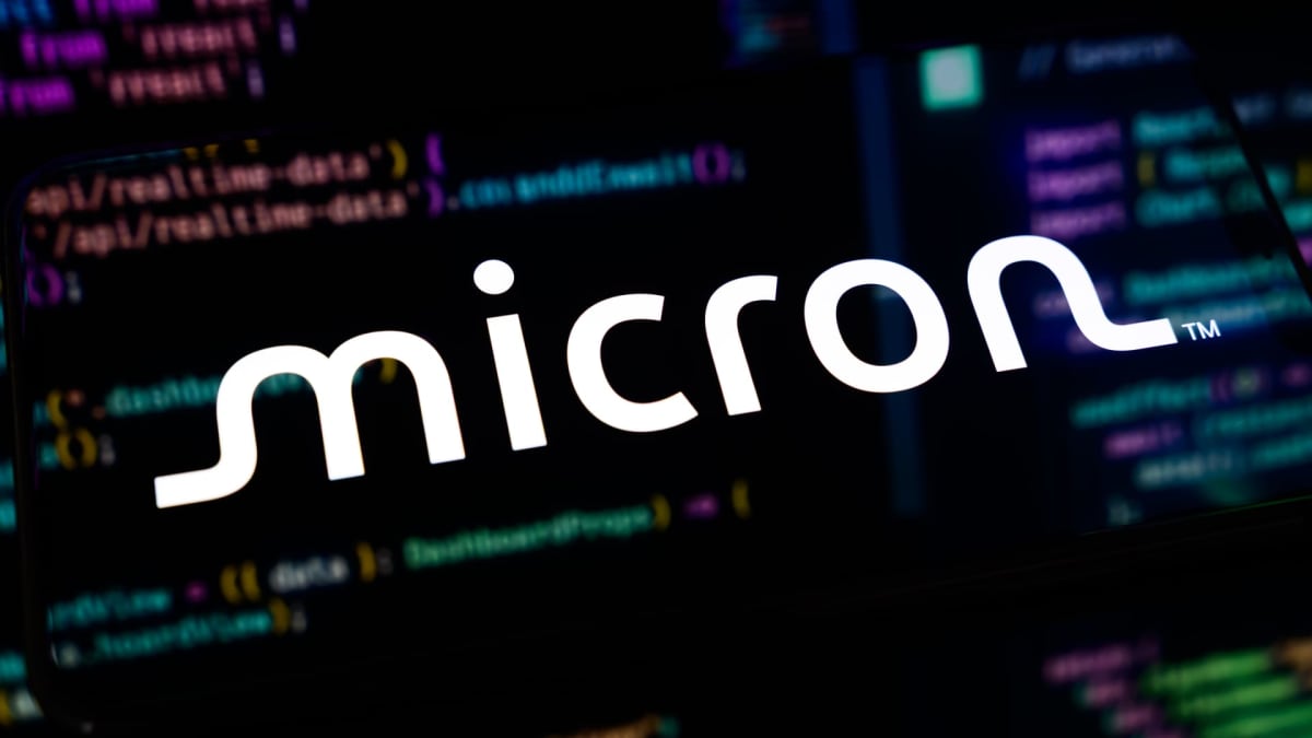 Global Chip Stocks Fall After Broadcom CEO Remark