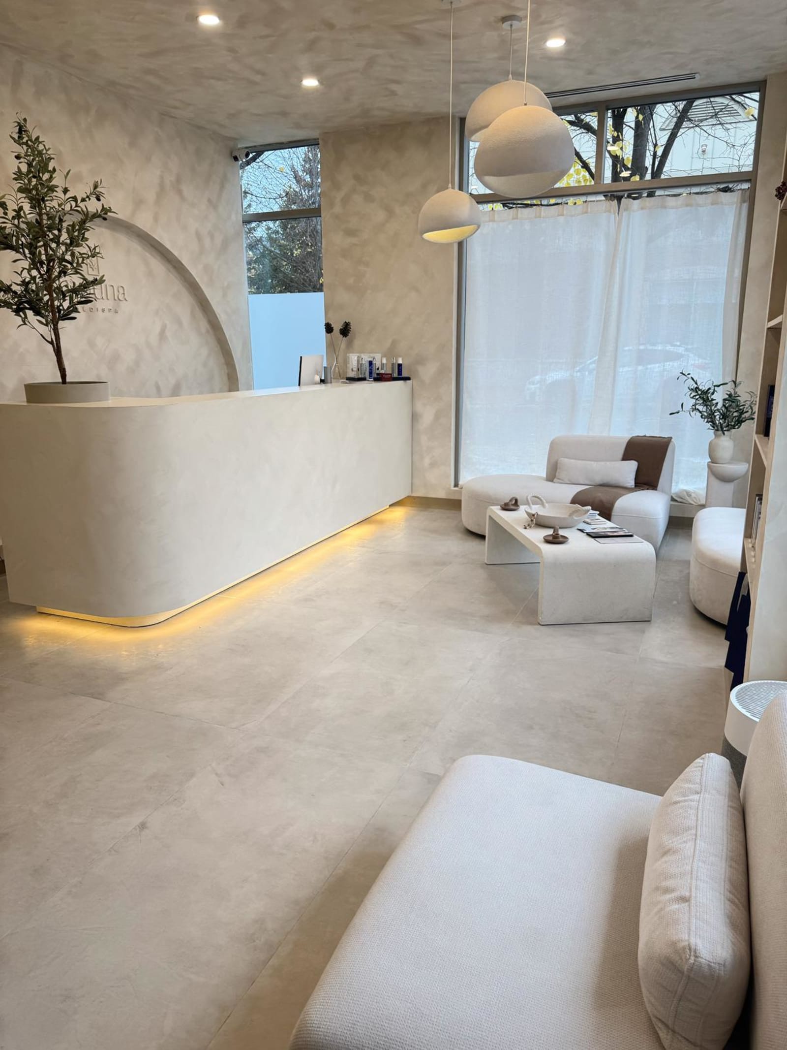 Univers apaisant de Mouna MédiSpa