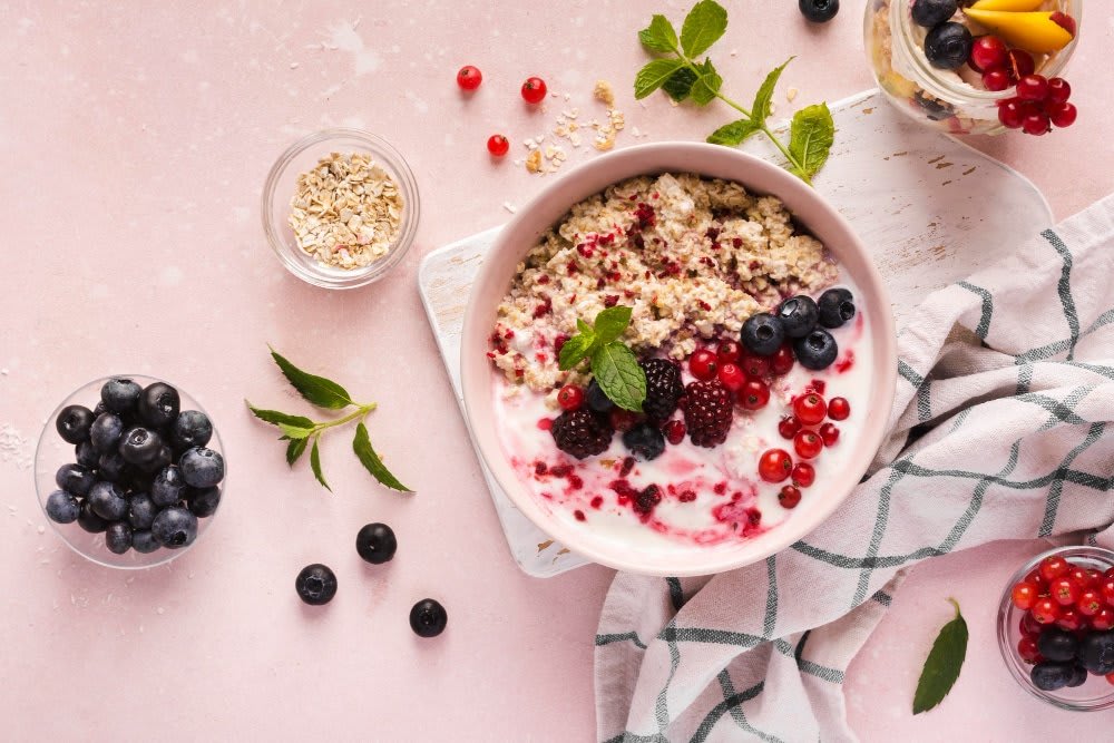Berry Crumble Overnight Oats