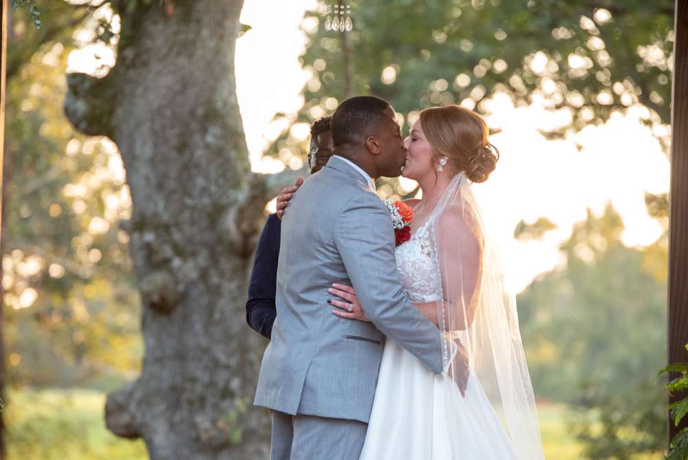 the kiss at wedding