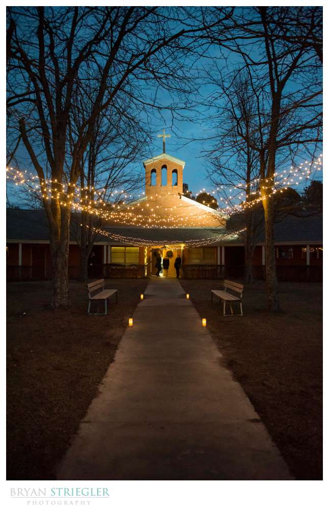 winter wedding in Arkansas at Mount Sequoyah