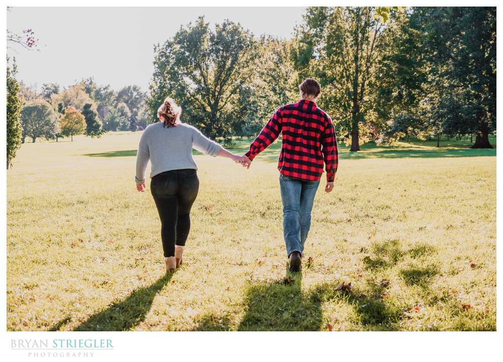couple walking in Loose Park