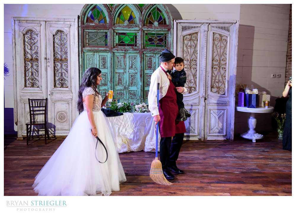 Hispanic wedding tradition mandilon