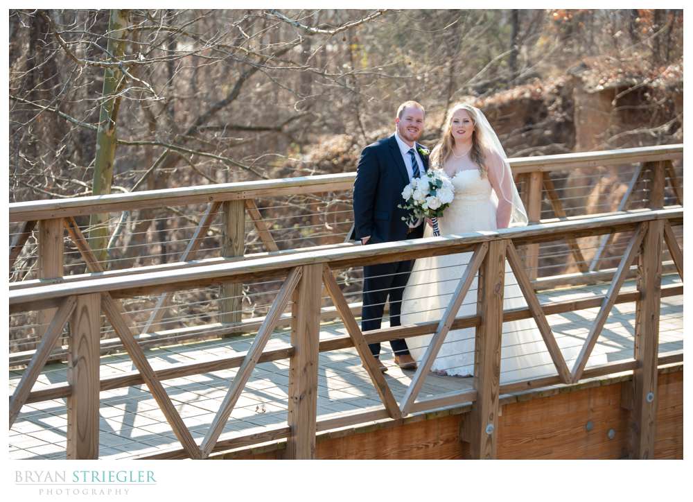 wedding photos on bridge