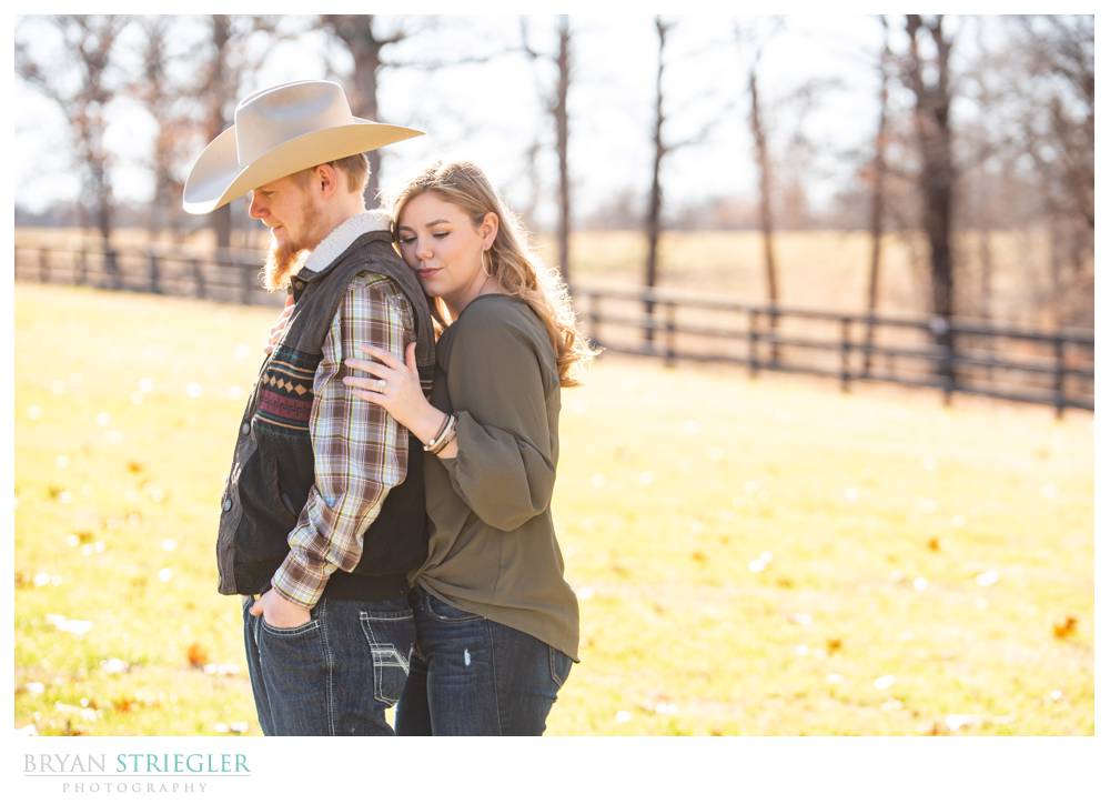 girl hugging guy from behind