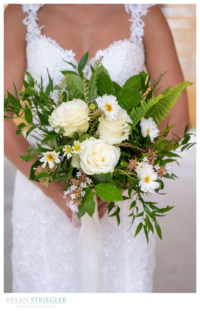 bridal bouquet from Rose of Sharon (https://www.roseofsharon-eventflorist.com/)