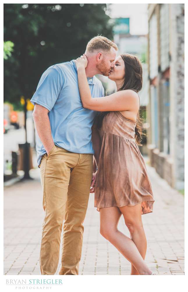 engagement photos downtown