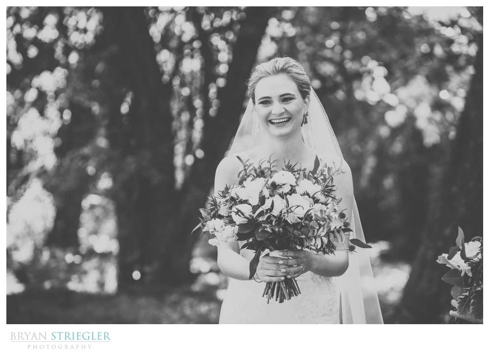 bridal portrait black and white