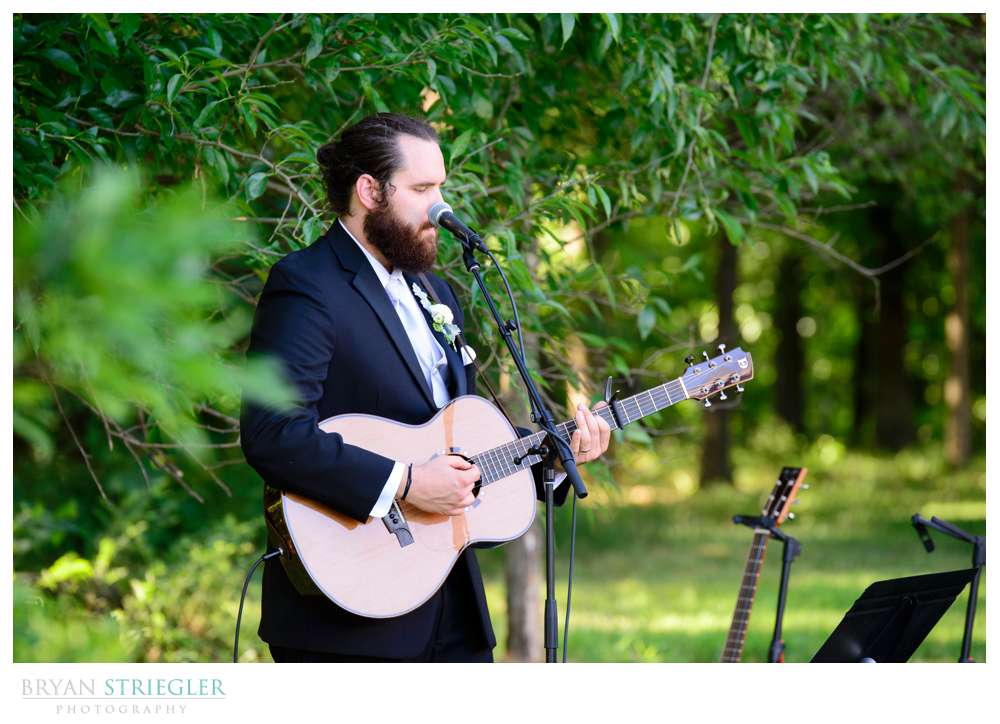 brother of the groom playing a song