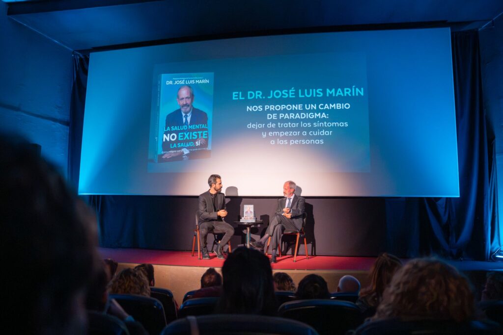José Luis Marín reúne a 400 personas en la presentación de su nuevo libro