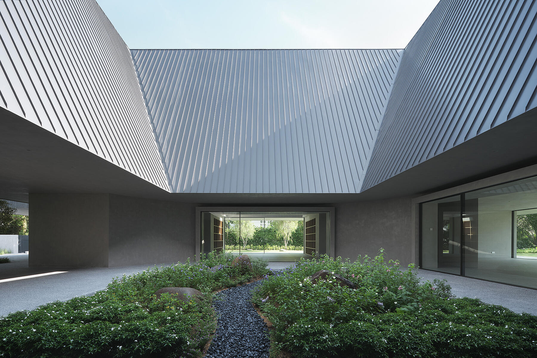 https://res.cloudinary.com/dhqpdxwh7/image/upload/v1669209836/clone-neriandhu-uploads/neri_hu_project_singapore_residence_photo_by_fabian_ong_5_84873d473c.jpg