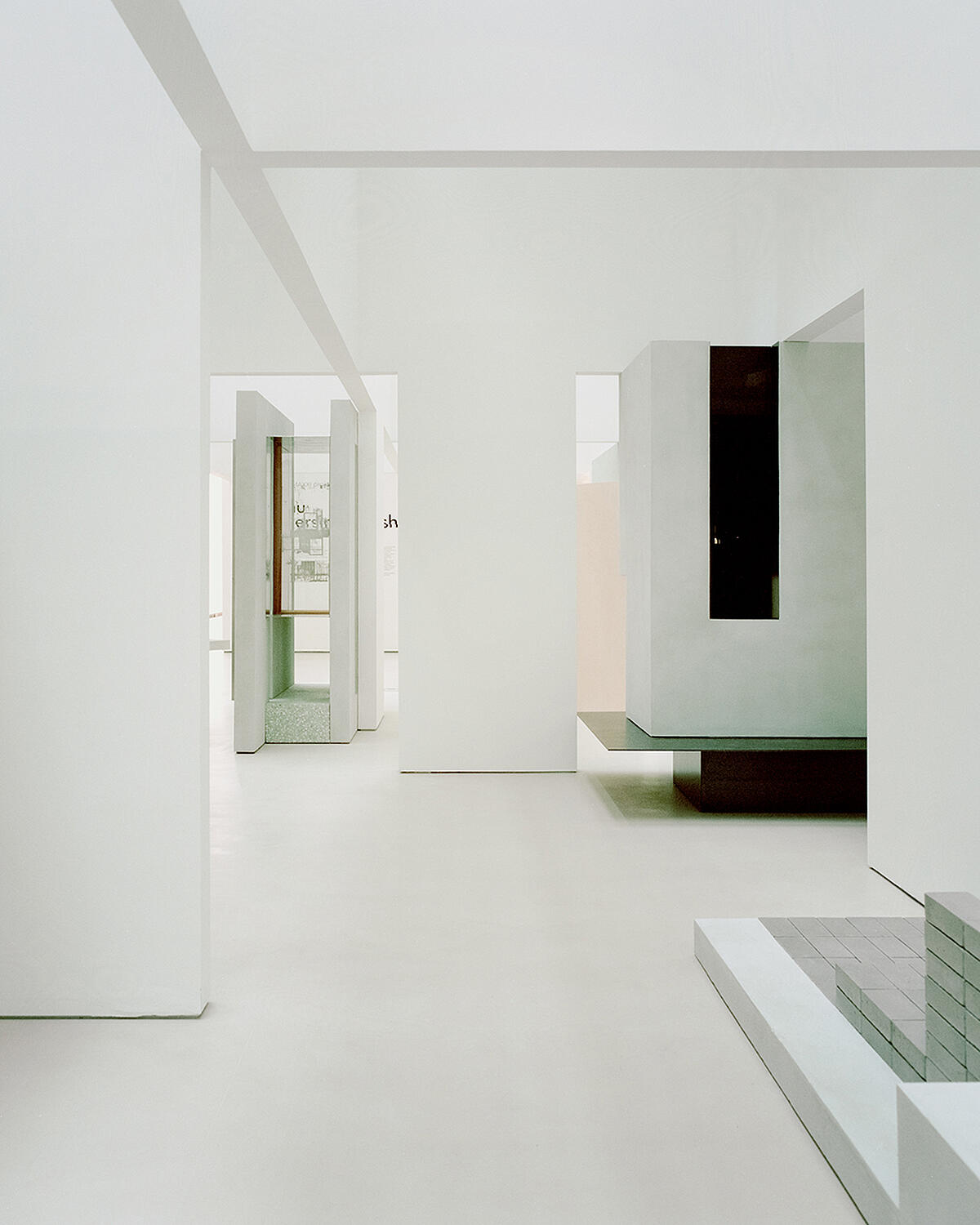https://res.cloudinary.com/dhqpdxwh7/image/upload/v1669209896/clone-neriandhu-uploads/neri_hu_traversing_thresholds_photo_by_simone_bossi_8_b3efdfa92c.jpg