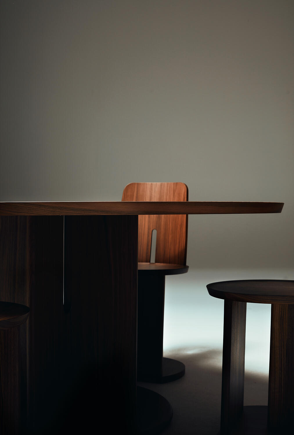 https://res.cloudinary.com/dhqpdxwh7/image/upload/v1669210273/clone-neriandhu-uploads/neri_hu_product_intersection_collection_for_la_manufacture_photo_by_studioblanco_11_49e966567d.jpg