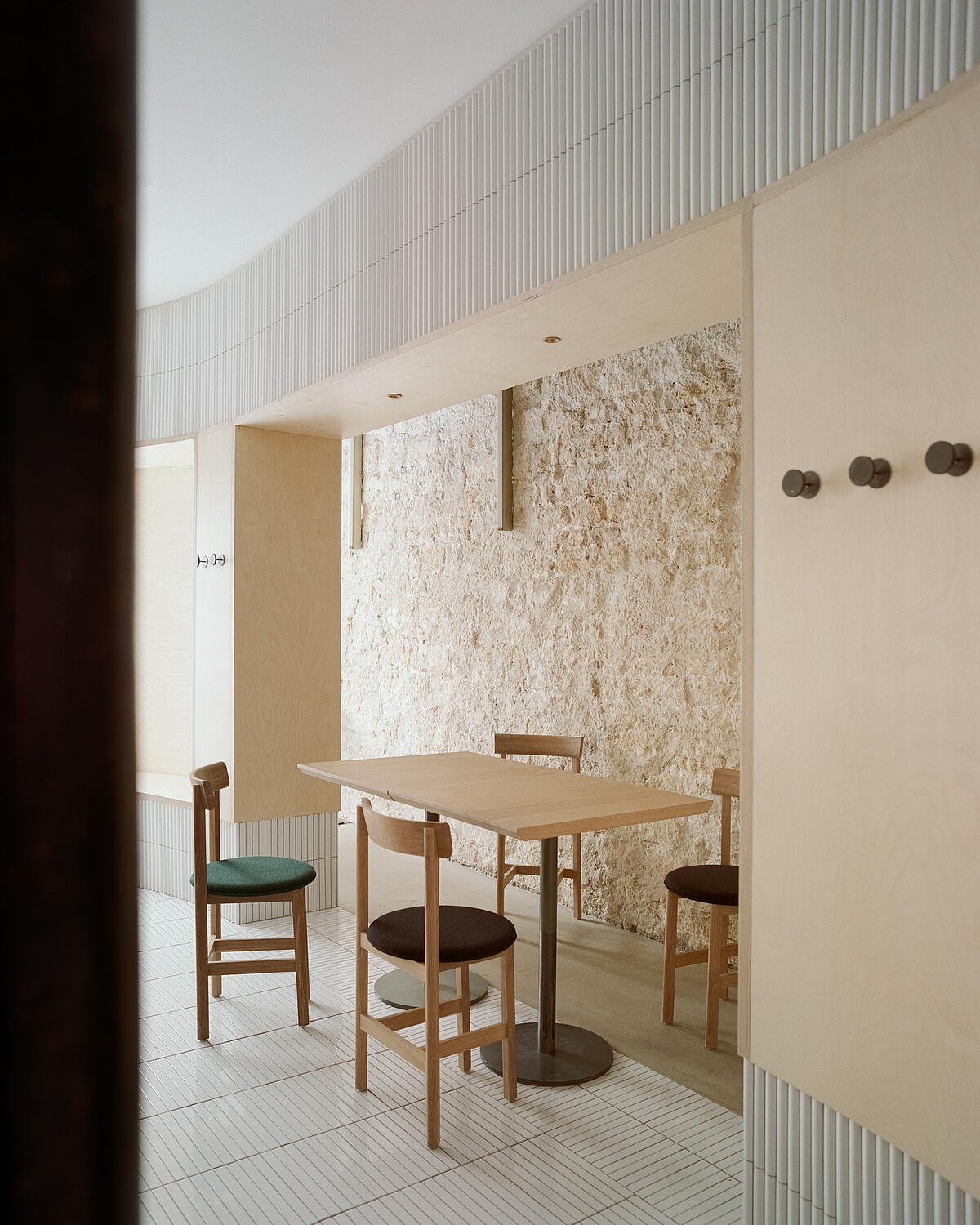 https://res.cloudinary.com/dhqpdxwh7/image/upload/v1669210570/clone-neriandhu-uploads/neri_hu_papi_restaurant_04_f4bdf1e658.jpg