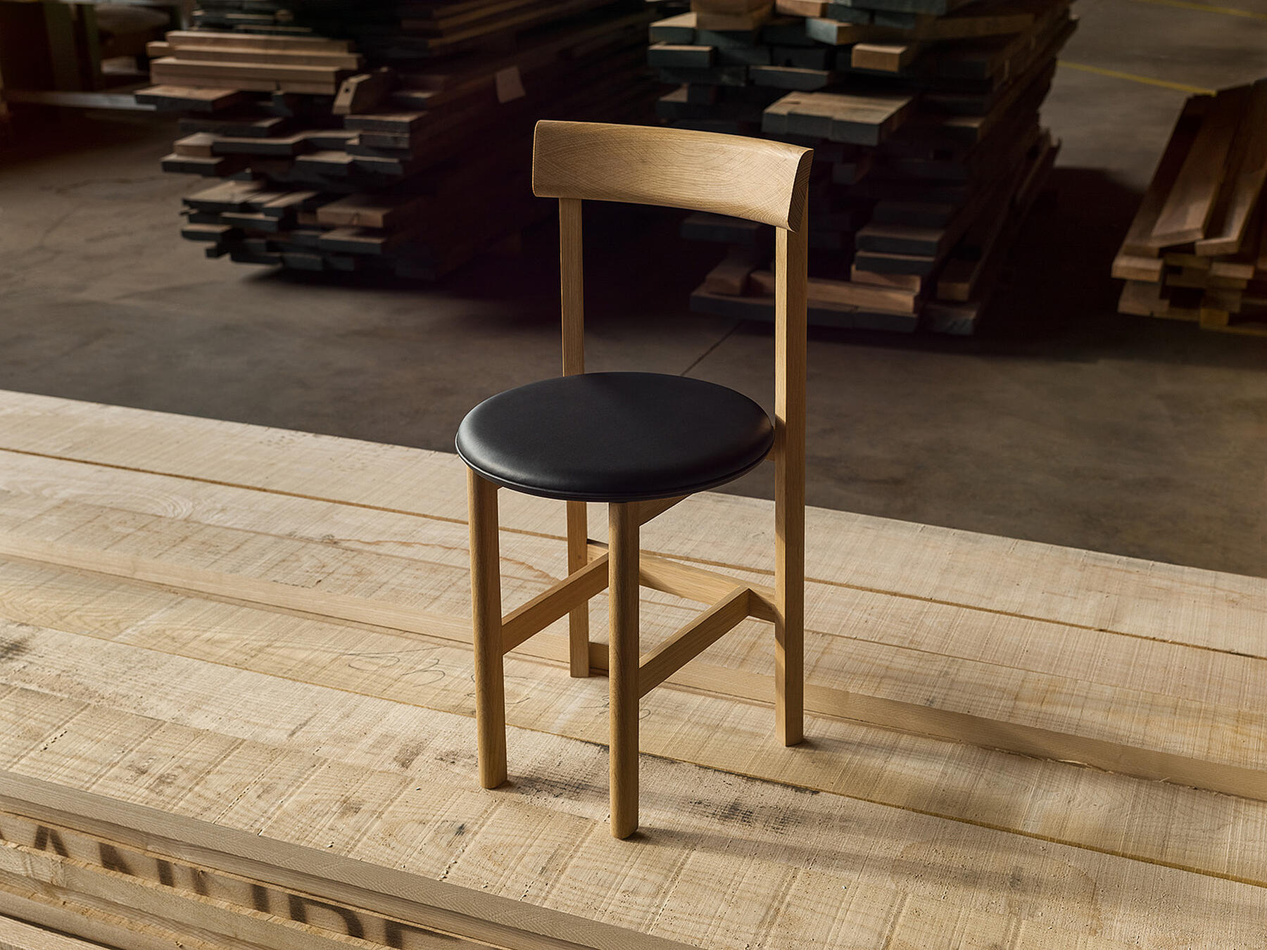 https://res.cloudinary.com/dhqpdxwh7/image/upload/v1669210570/clone-neriandhu-uploads/nerihu_petit_chair_07_b9a5464fe7.jpg