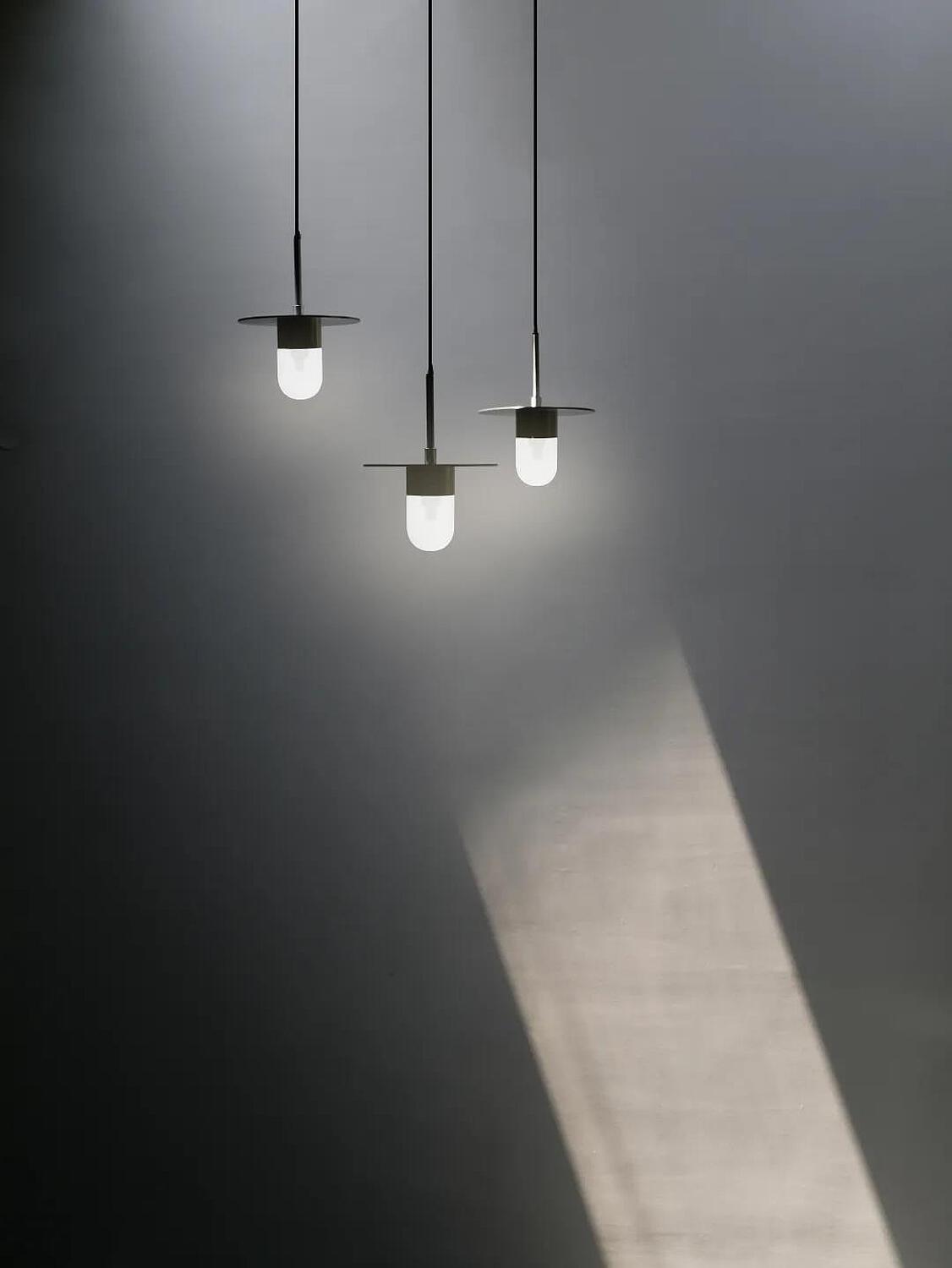 https://res.cloudinary.com/dhqpdxwh7/image/upload/v1669210660/clone-neriandhu-uploads/stellarwork_everyday_pendant_02_9640bcd44e.jpg