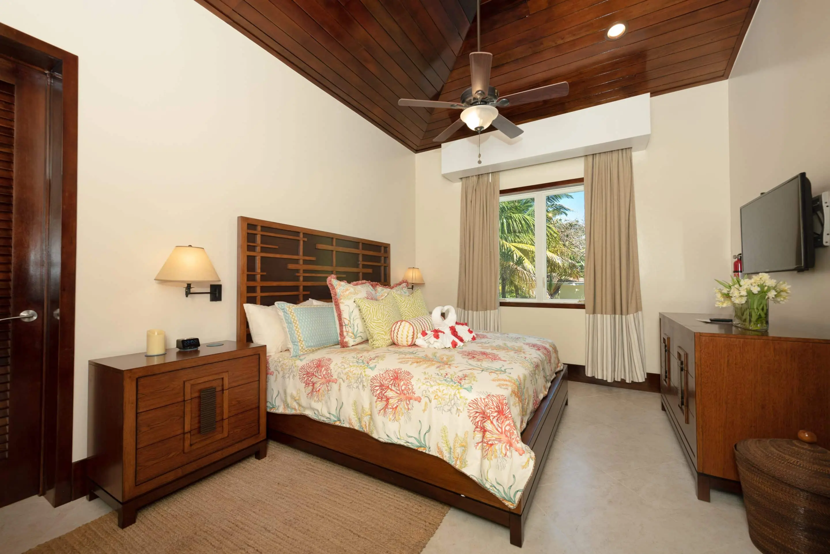 Bedroom with garden view