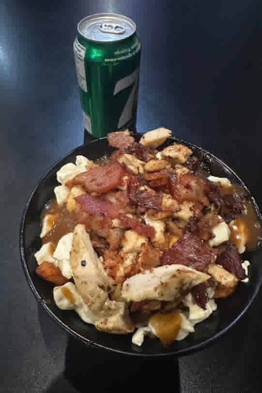 Le Poutine Bar Laval-photo