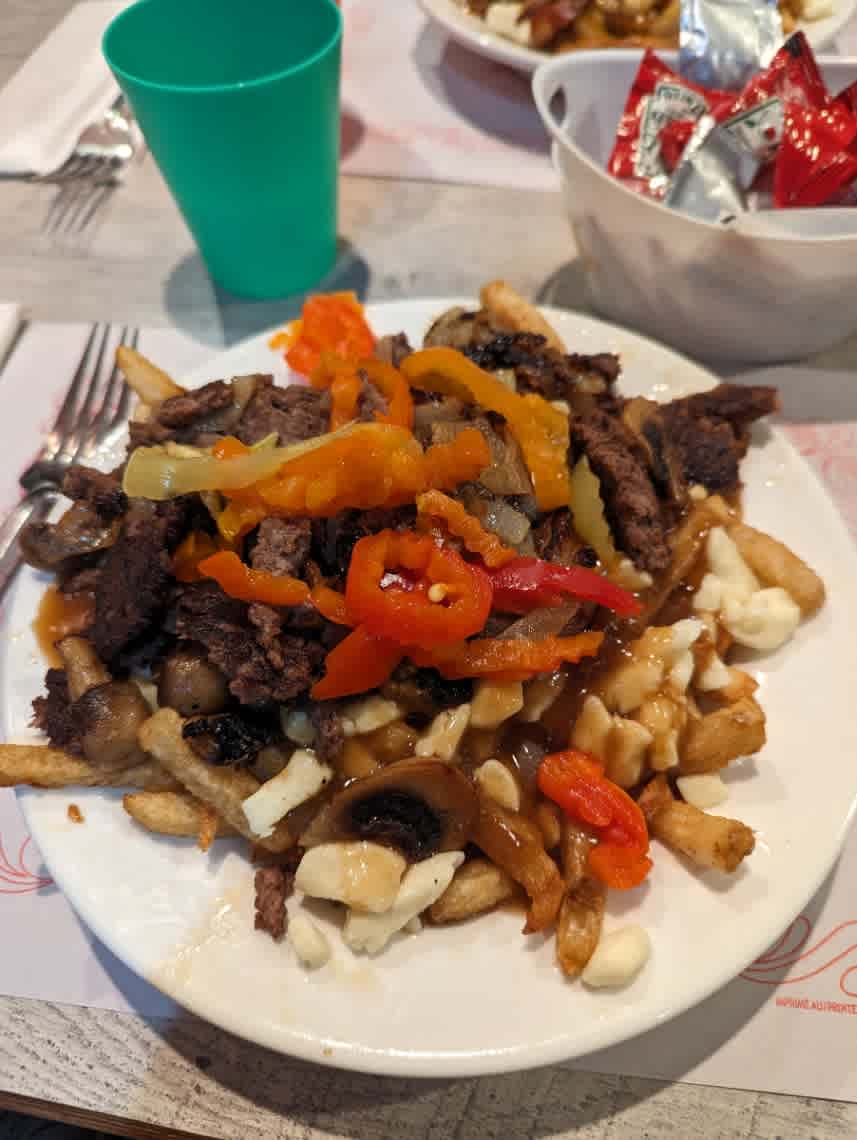 Mont-Royal Hot Dog poutine