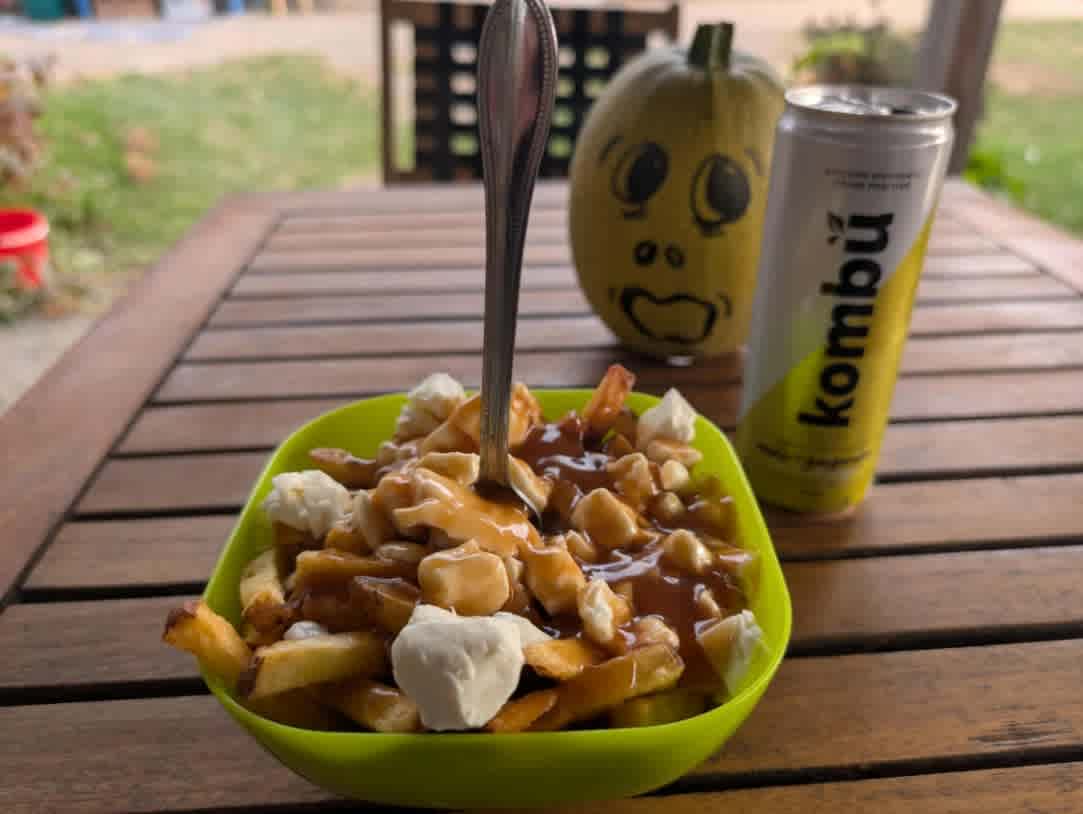 Les Couleurs de la Terre poutine