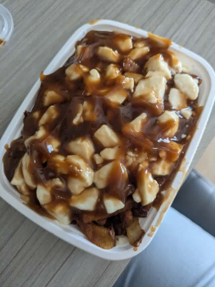La Pataterie Hulloise poutine