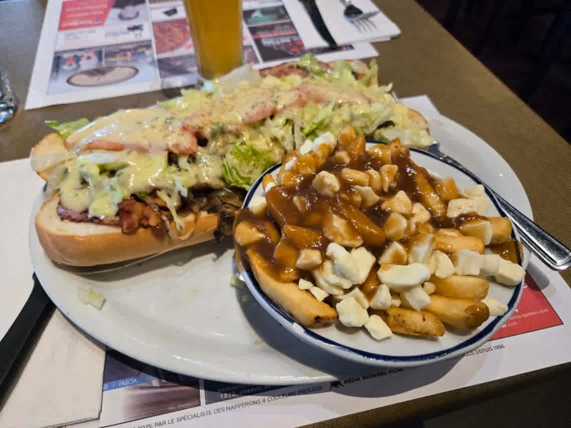 Chez Tousignant poutine