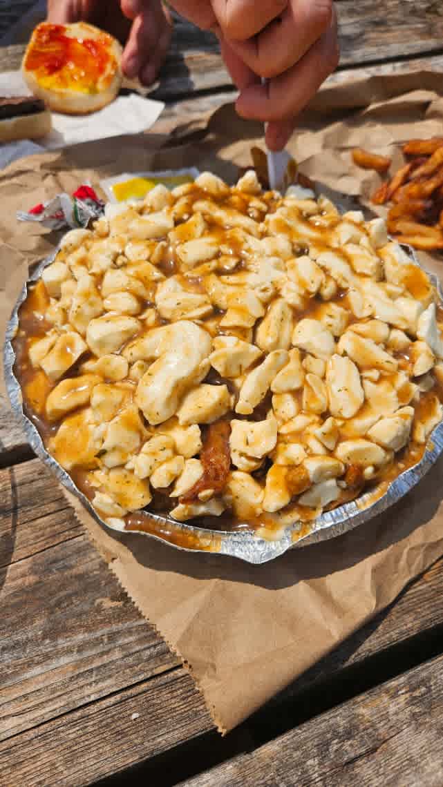 Cantine Dave & Dan poutine