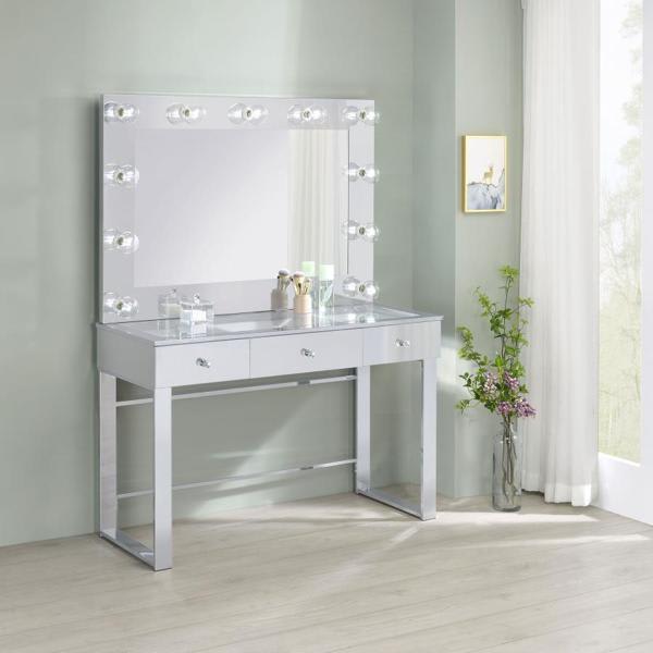 Umbridge 3-Drawer Vanity Set with Lighting - Chrome and White - Silver 