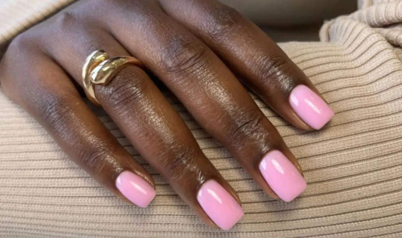 GEL NAILS/GEL OVERLAYS