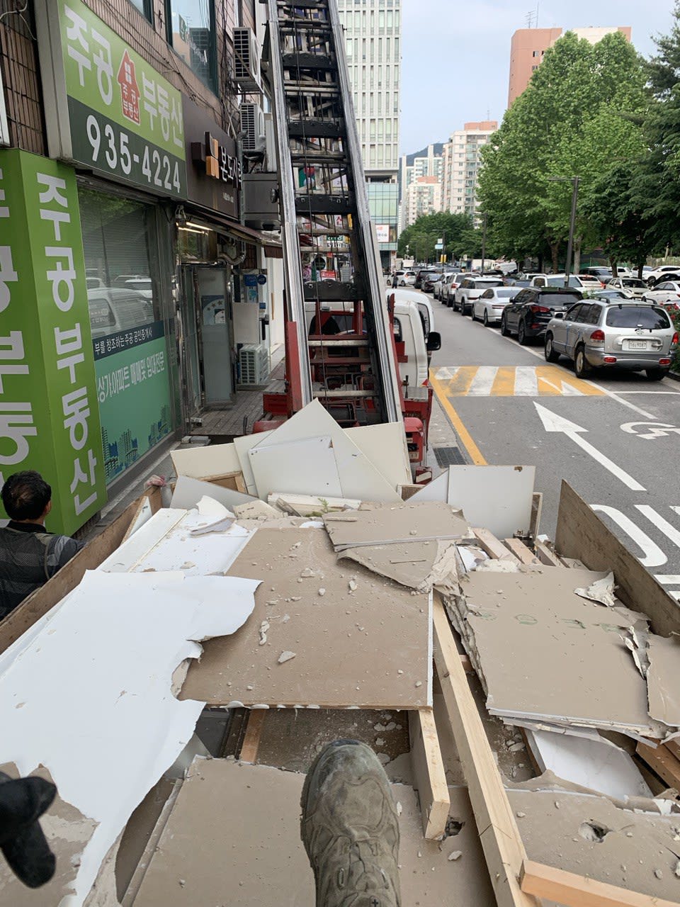 서울 노원구 미용실 철거폐기물 처리 완료! 석고보드·목재 안전처리 사례
