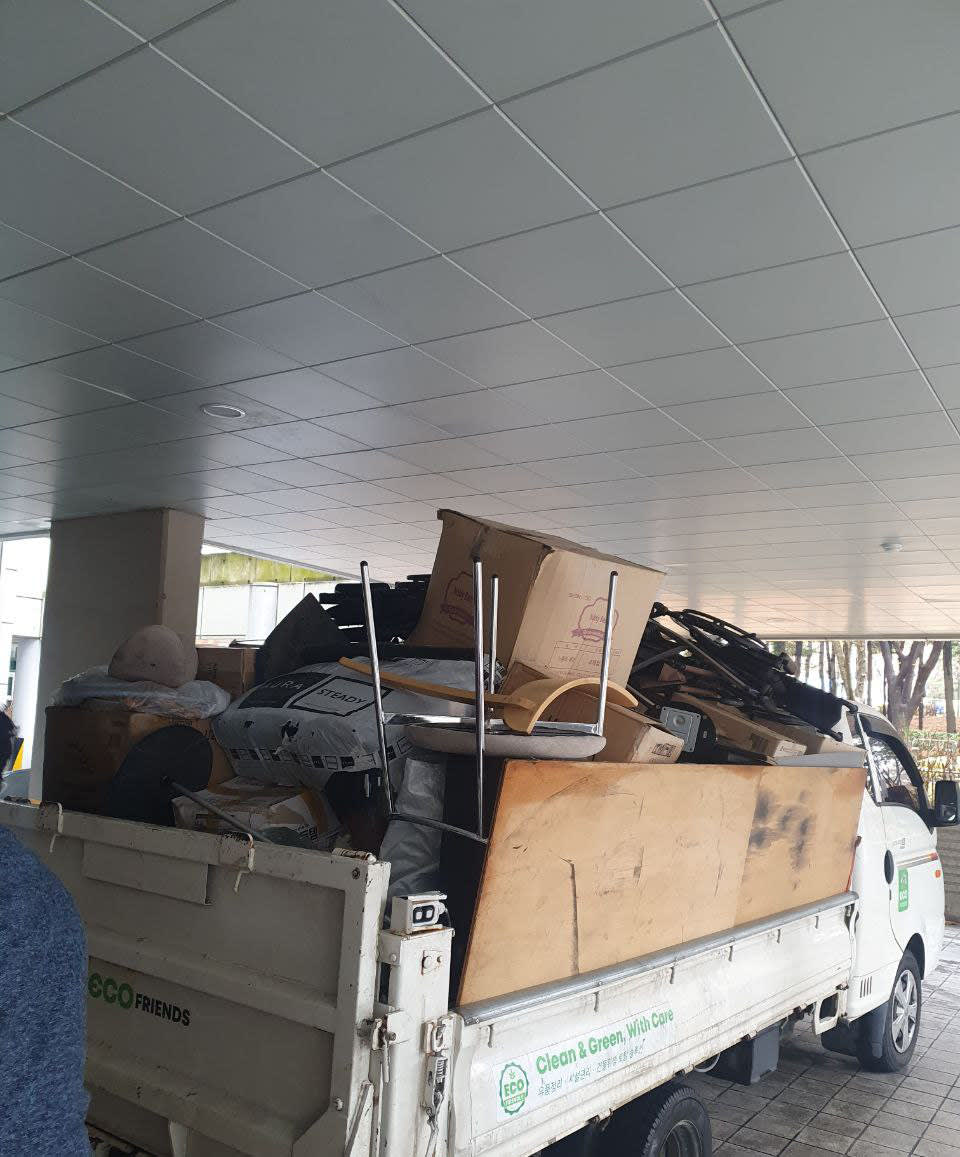 강남 장애인복지관 지하주차장 대형 폐기물 수거 현장