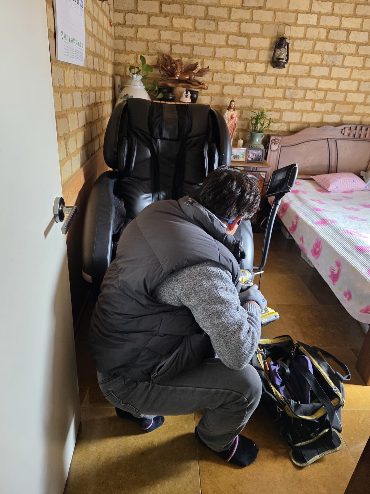 서대문구 홍제동 4층 빌라 안마의자 올분해 작업 시작_에코프렌즈