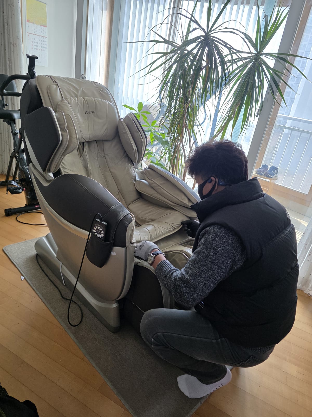 수원 장안구 안마의자 폐기를 위한 현장 분해 작업_에코프렌즈