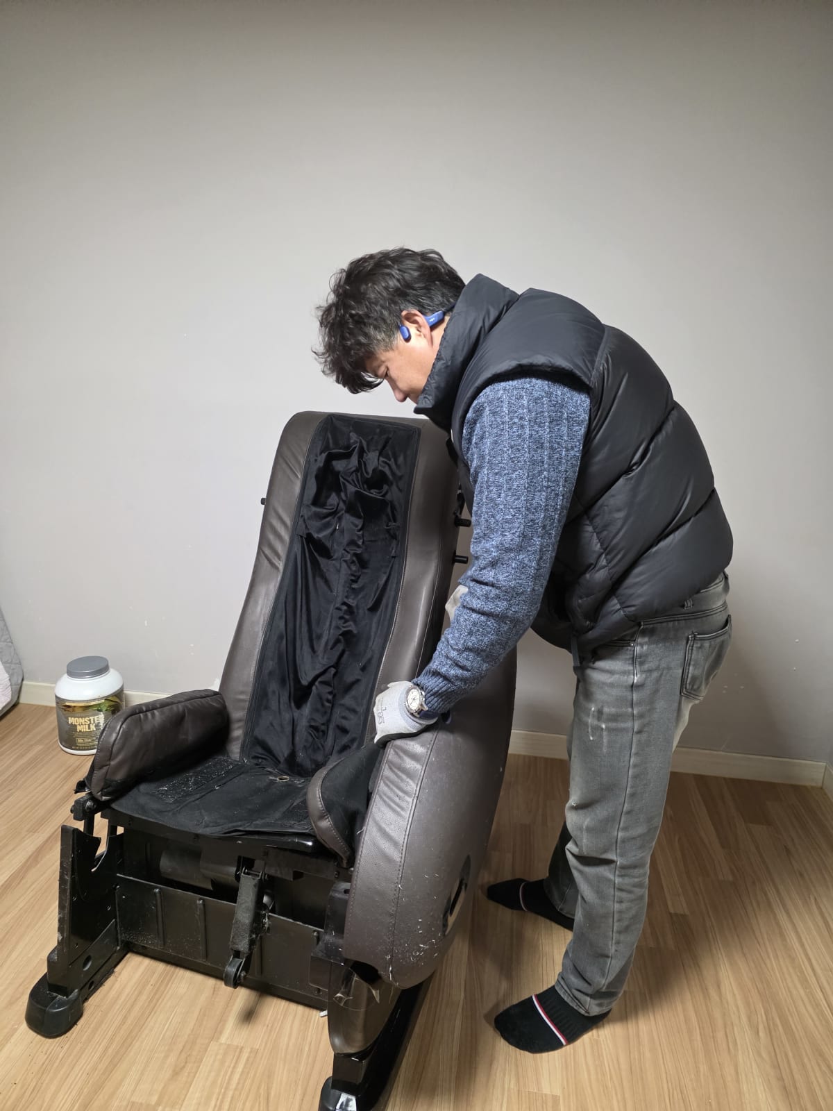 양서면 빌라 안마의자 측면 부품 분해 모습_에코프렌즈