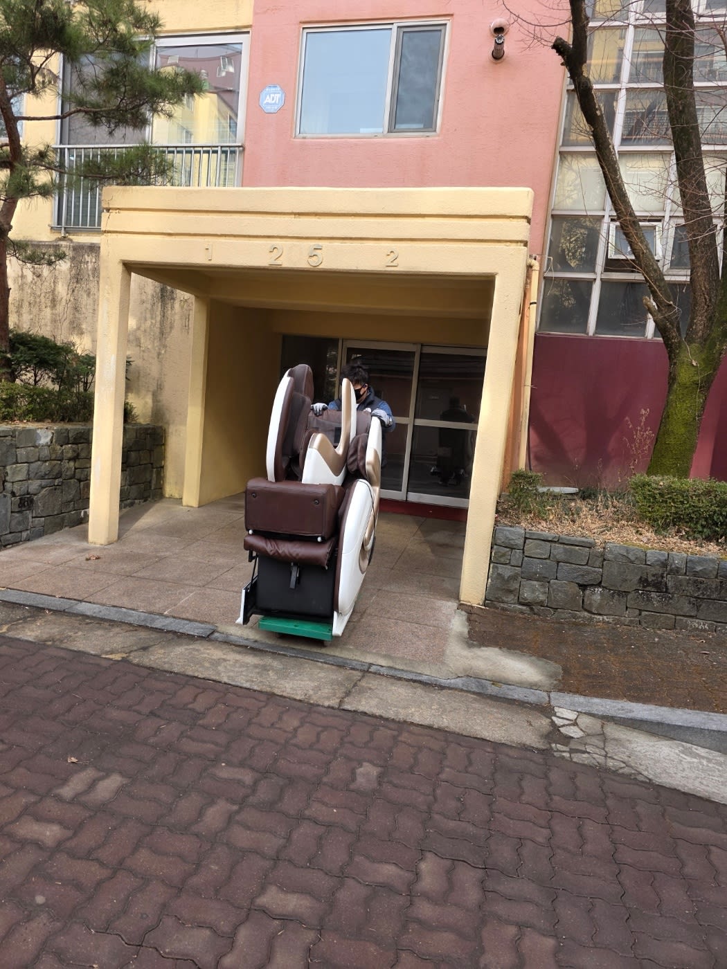용인시 수지구 안마의자 건물 외부 반출 완료_에코프렌즈