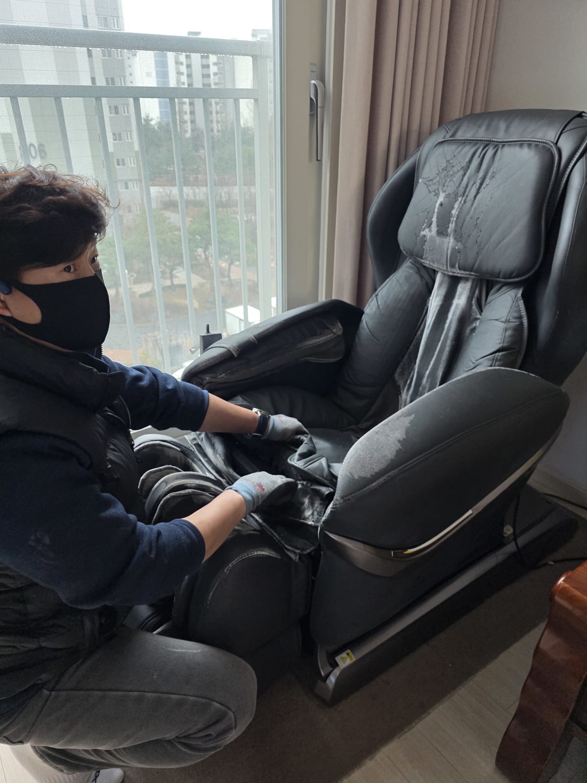 강일동 아파트 오래된 안마의자 폐기 전 모습_에코프렌즈