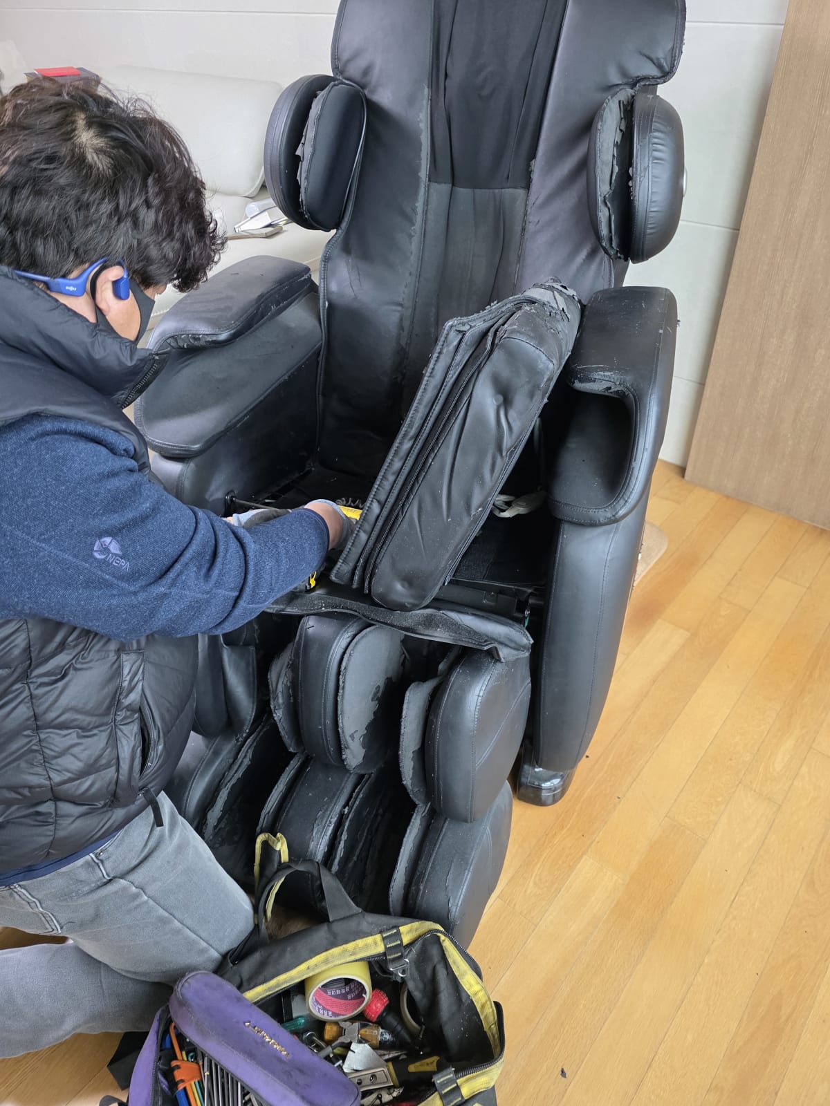 삼성동 안마의자 폐기를 위한 현장 분해 모습_에코프렌즈