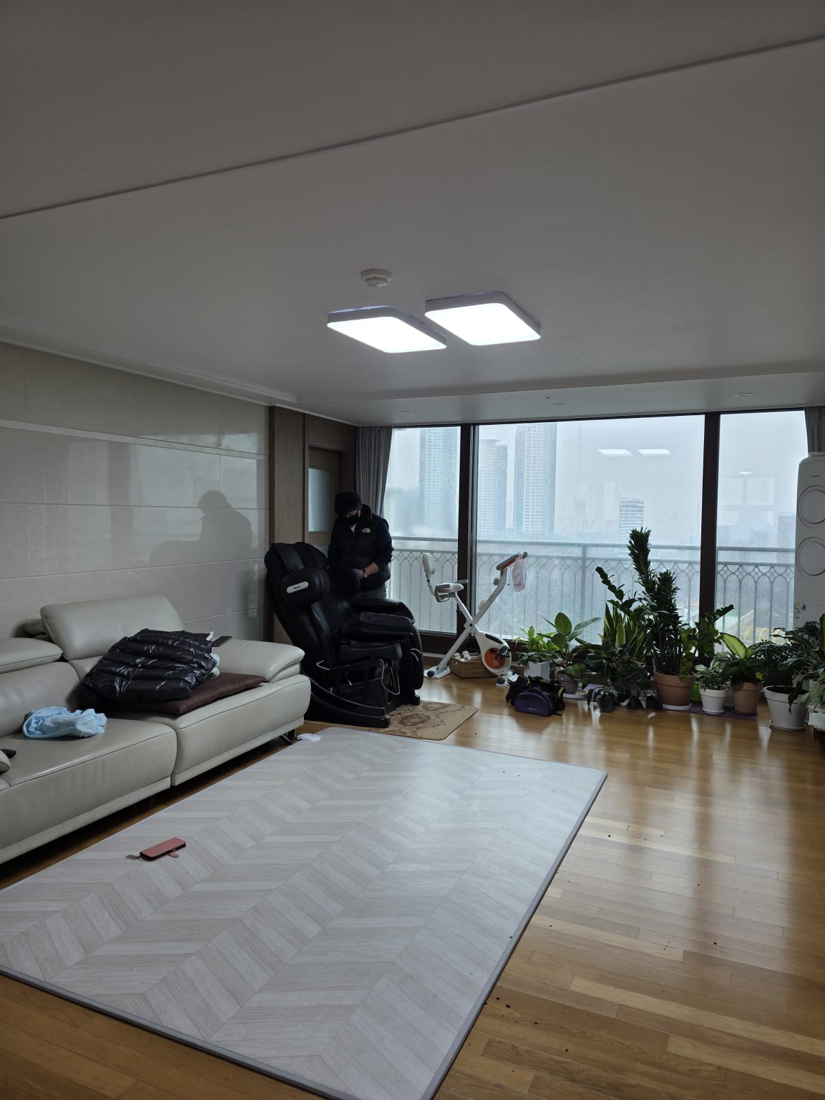 강남구 21층 아파트 거실 안마의자 수거 현장_에코프렌즈