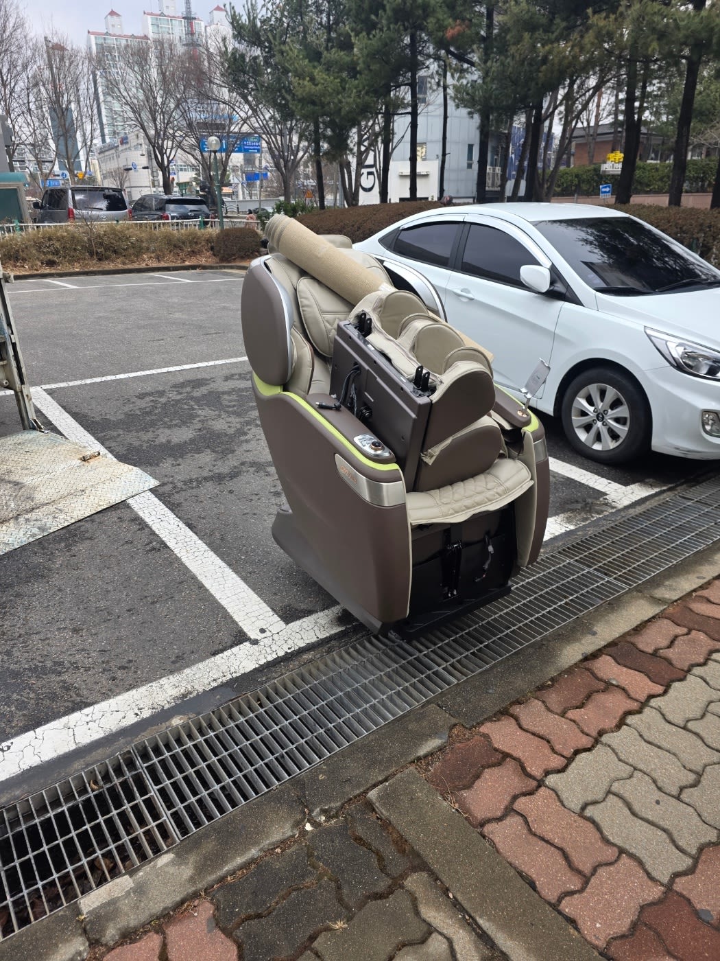 수원시 정자동 아파트 안마의자 주차장 이동 및 수거_에코프렌즈