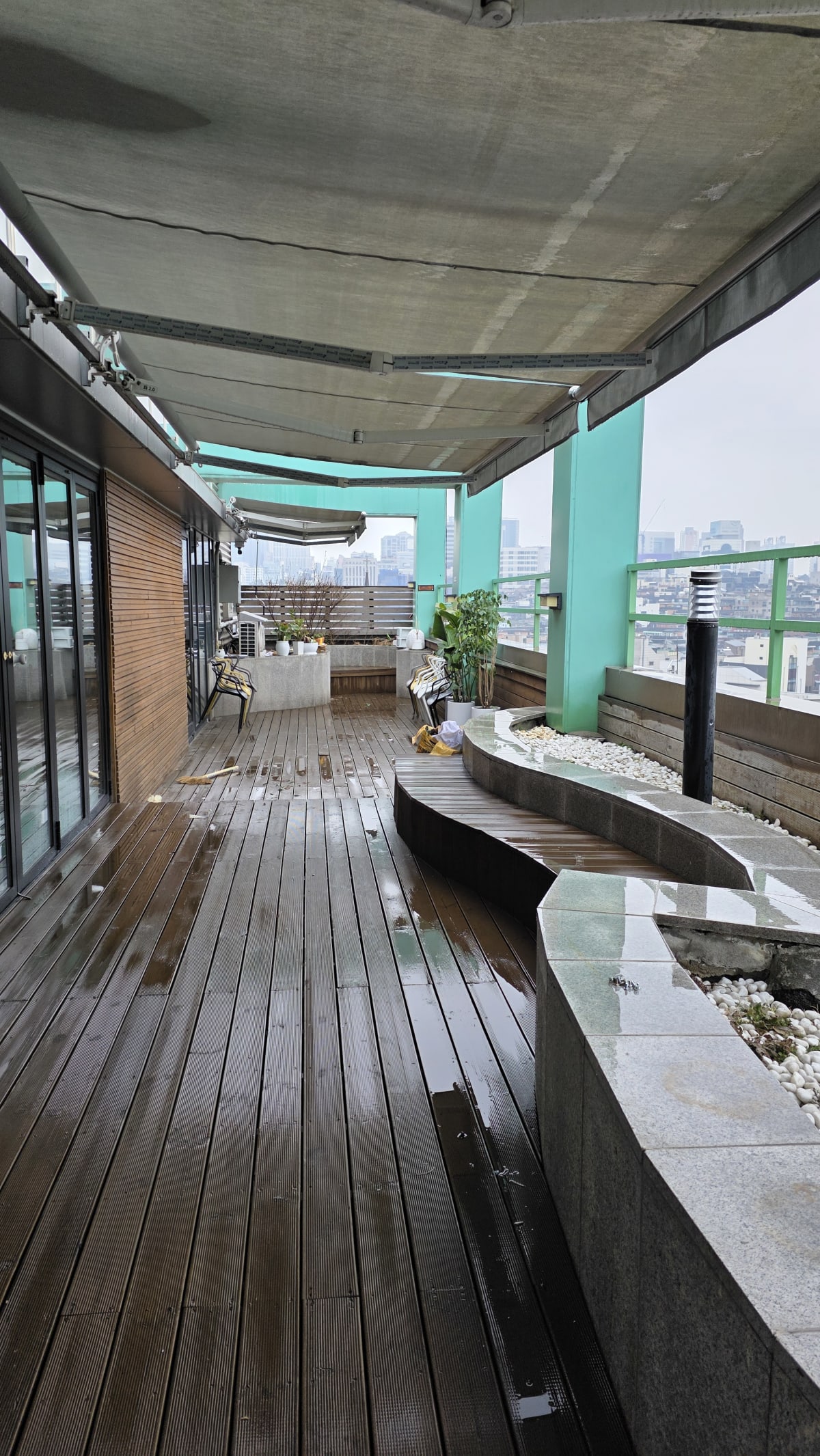 강남 사업장 옥상 테라스 폐기물 처리 후 모습_에코프렌즈