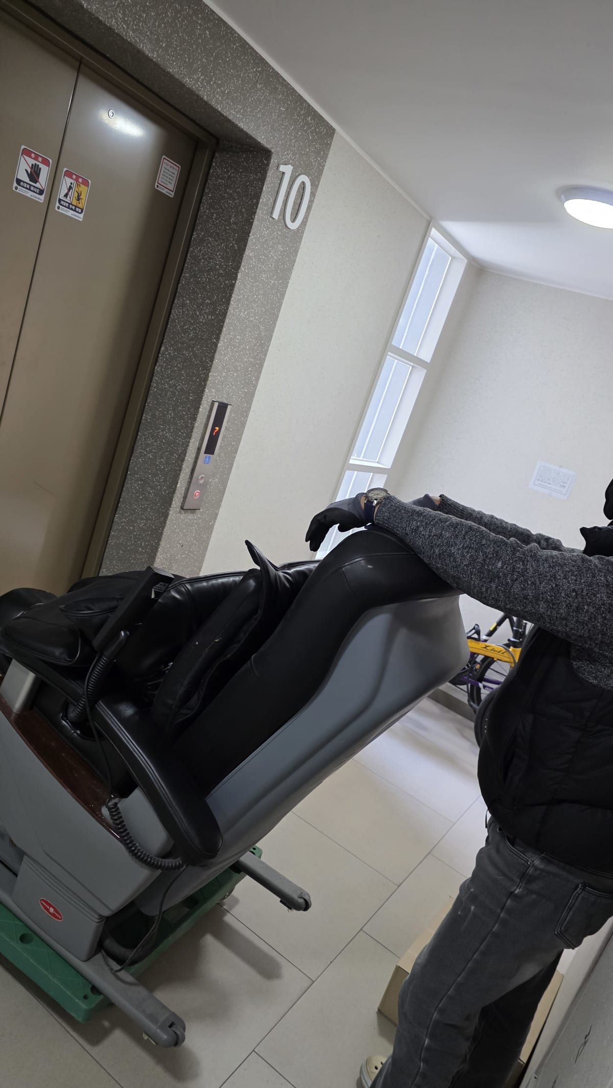서대문구 안마의자 엘리베이터 반출 작업_에코프렌즈