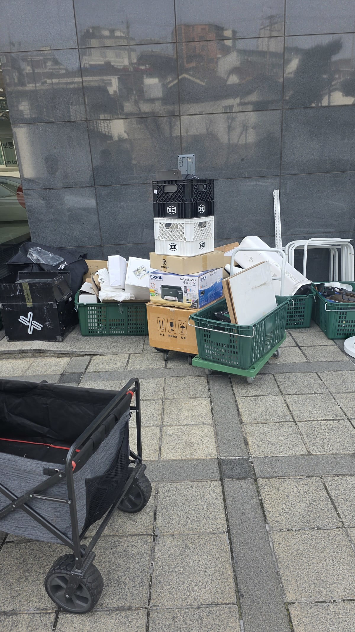 갈월동 회사에서 정리한 박스와 사무용 집기 및 각종 폐기물_에코프렌즈