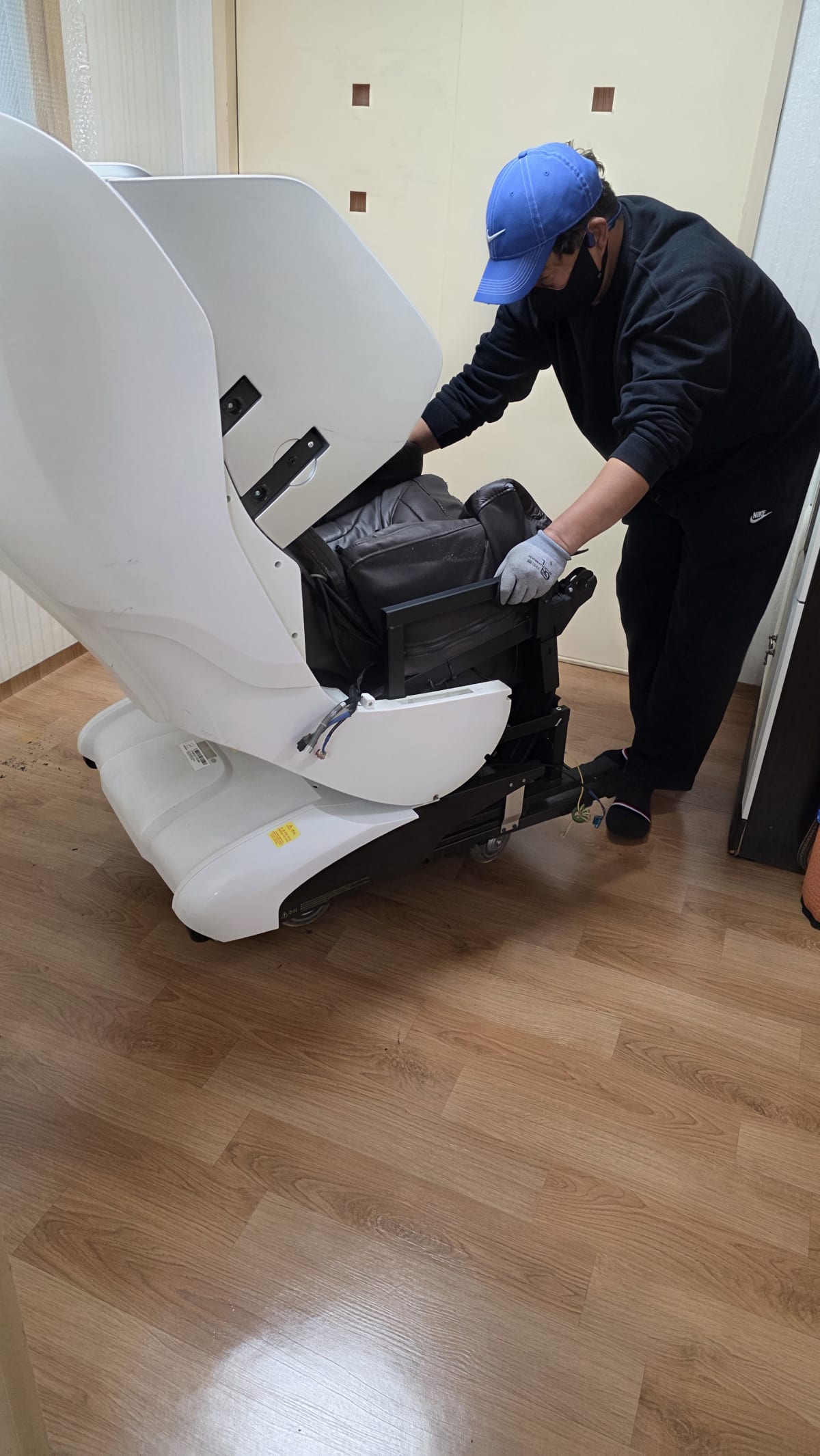 마사지 부분과 내부 프레임을 분해하는 작업_에코프렌즈
