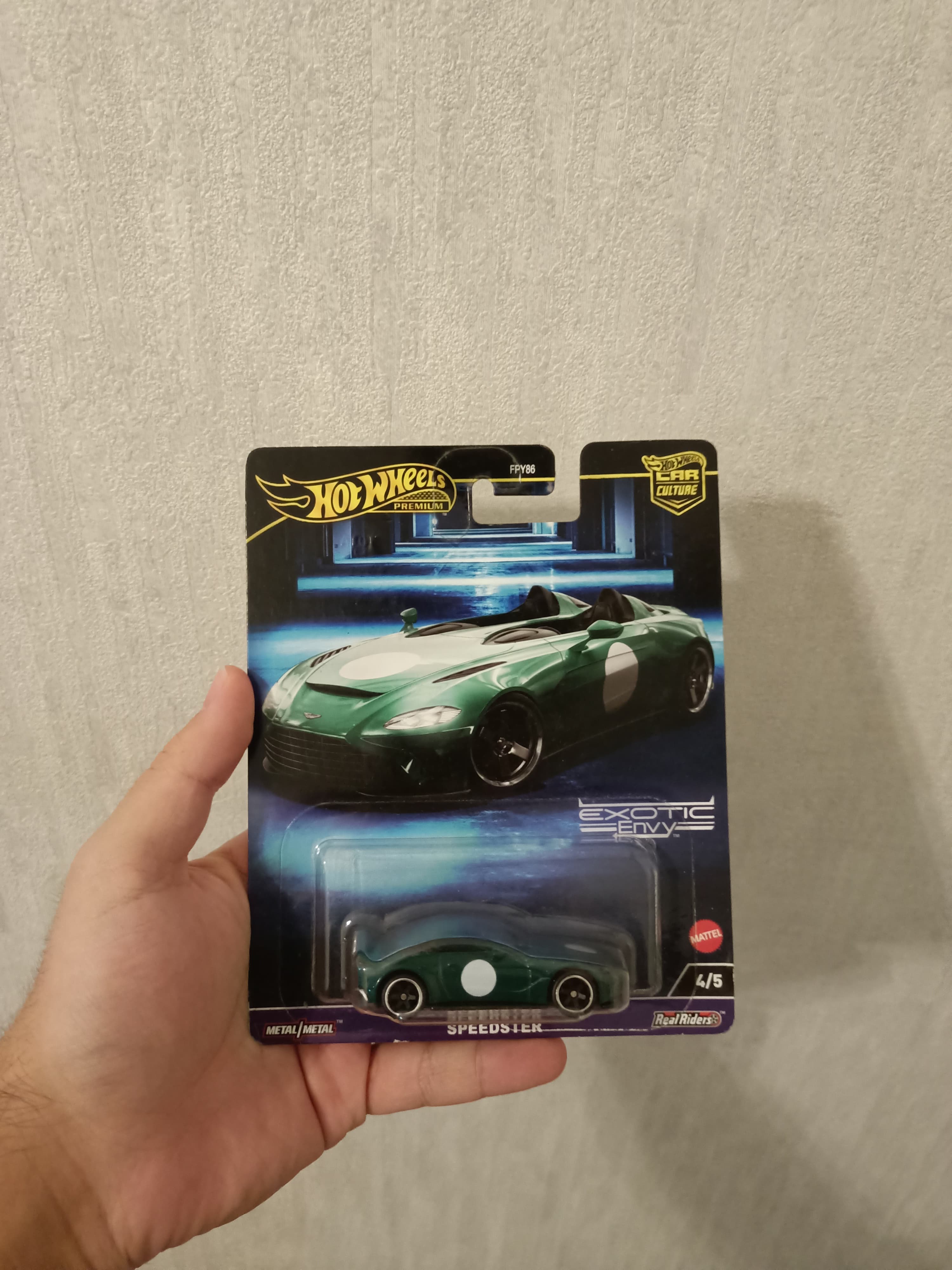 Aston Martin V12 Speedster