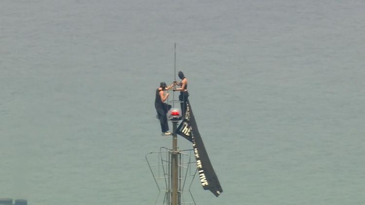 Two People Climb to Top of NYC's Empire State Building, Unfurl Flag