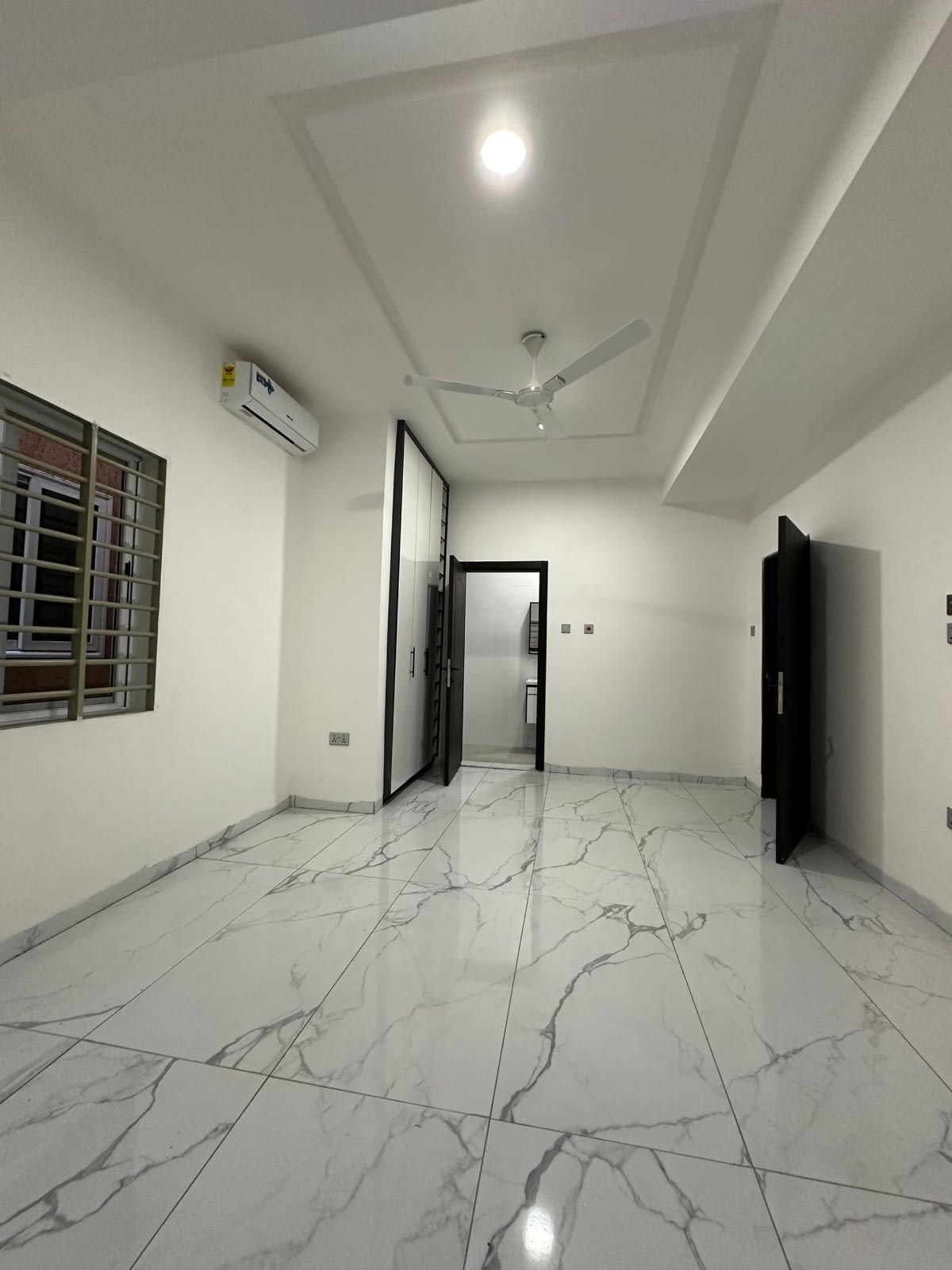 4 bedroom house in Lake side Estate - image 10