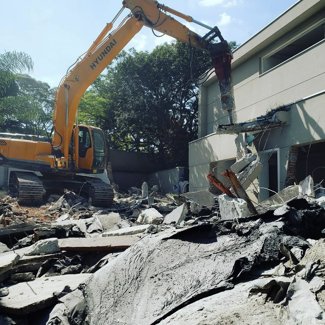 Demolição residencial nos Jardins