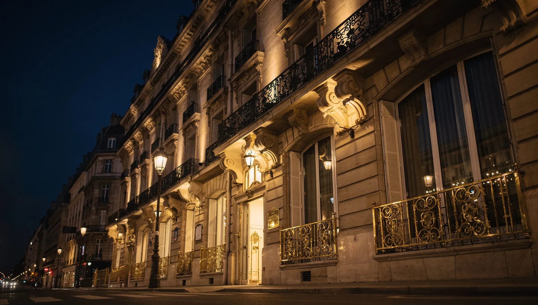 Façade haussmannienne parisienne évoquant l'ancrage historique de la Mutuelle du Personnel du Groupe Société Générale