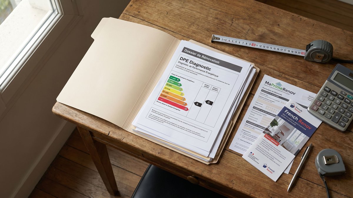 Dossier de rénovation énergétique avec DPE, formulaire MaPrimeRénov et documents France Rénov